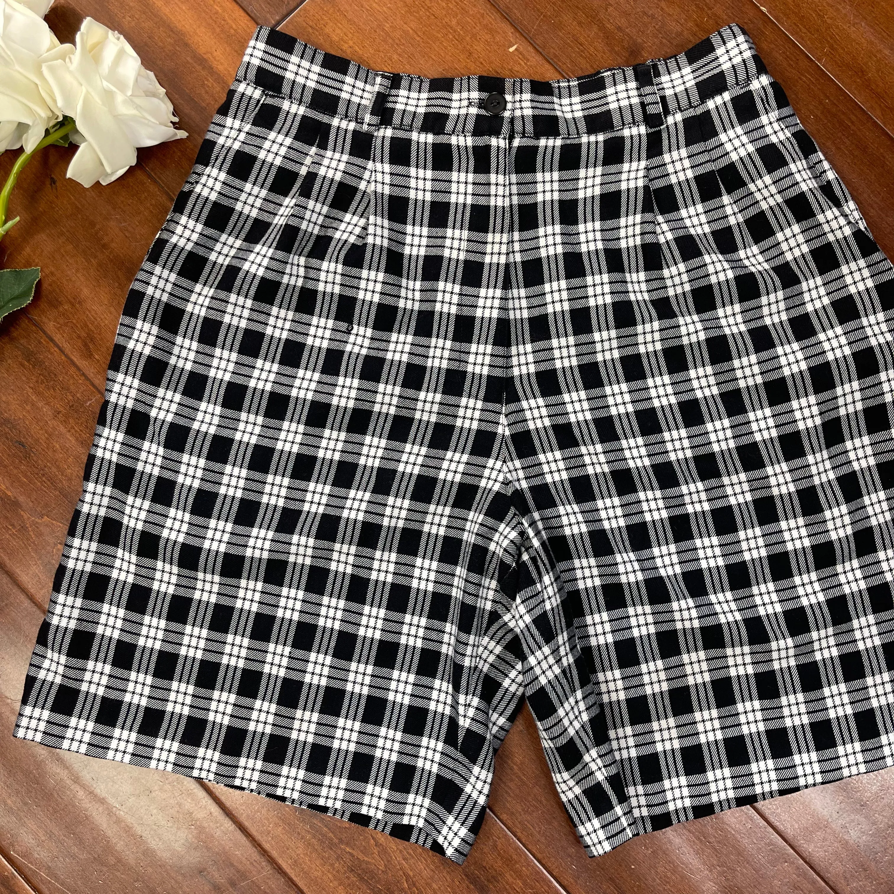 VINTAGE 90’S PLAID HIGH-WAISTED SHORTS